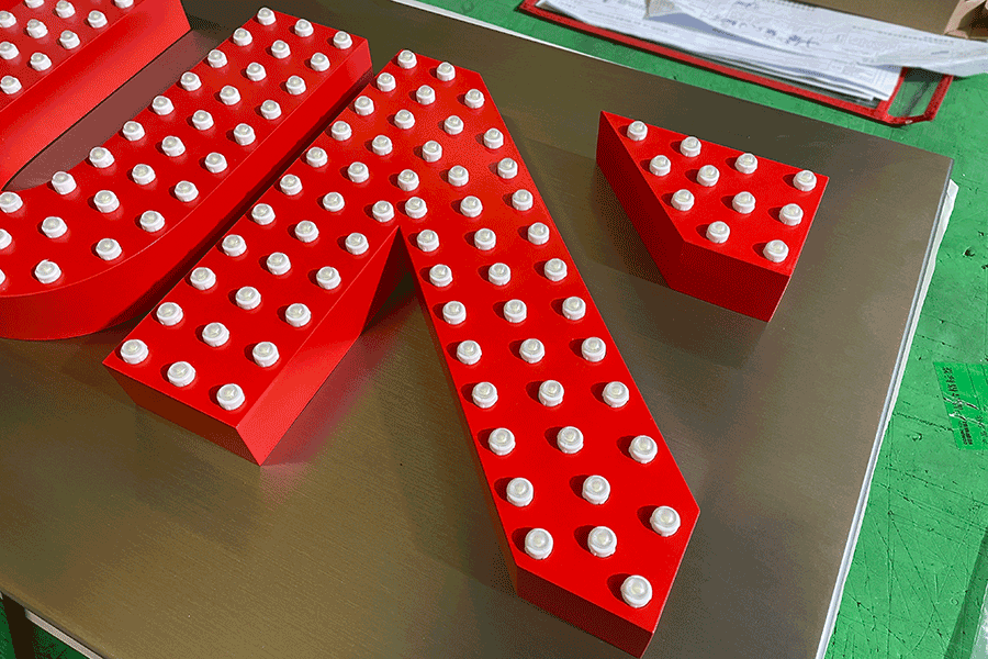 定制沖孔字發(fā)光標識的過程有哪些？